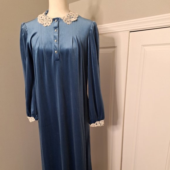 Sanbury Other - Sanbury Blue Vintage Dressing Gown/Bath Robe Size Medium with Lace Collar